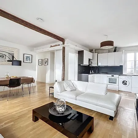 Apartment Beautiful Top-floor With Unobstructed View 8th District ! *