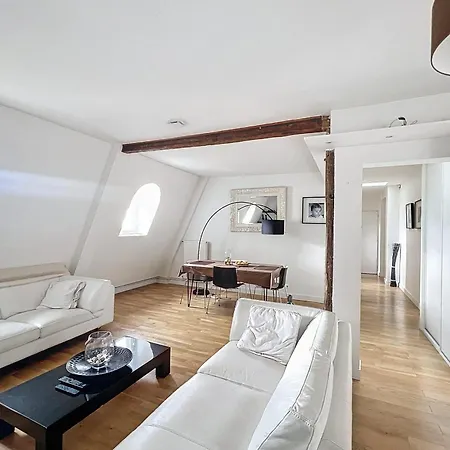 Beautiful Top-floor With Unobstructed View 8th District ! Apartment *