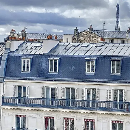 Beautiful Top-floor With Unobstructed View 8th District ! Apartment Paris