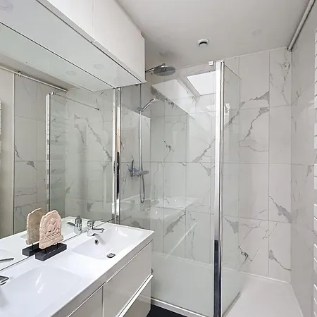 Apartment Beautiful Top-floor With Unobstructed View 8th District ! Paris