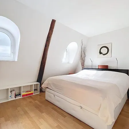 Apartment Beautiful Top-floor With Unobstructed View 8th District ! *