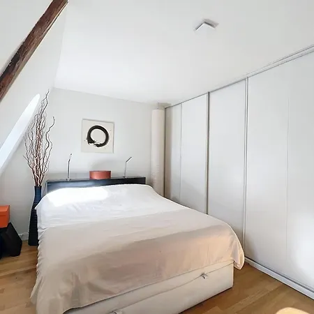 Beautiful Top-floor With Unobstructed View 8th District ! * Paris